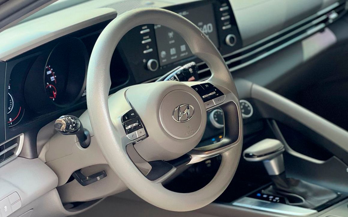 HYUNDAI ELANTRA - image 5