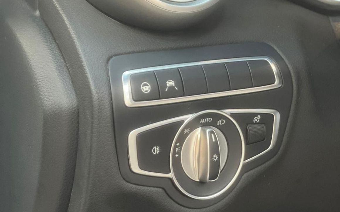 MERCEDES C300 COUPE - image 16