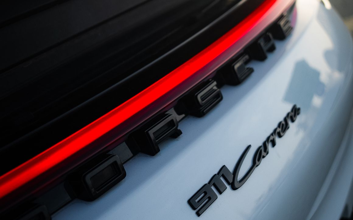 PORSCHE 911 - image 8