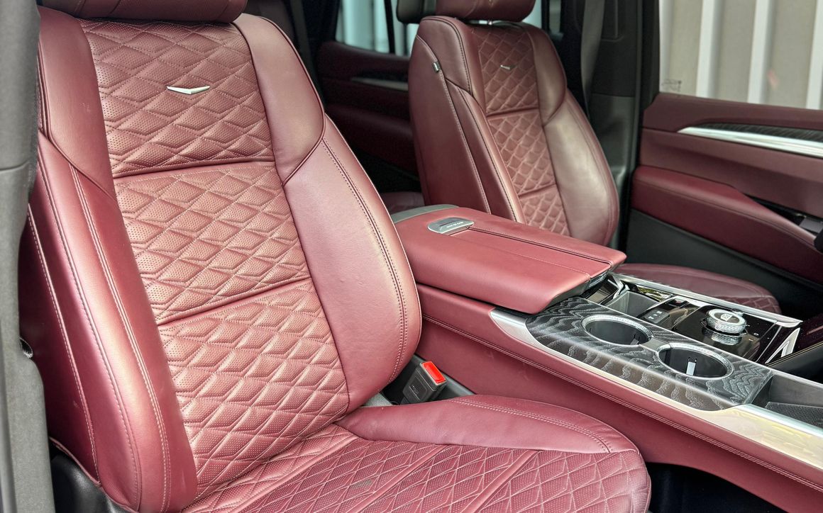 Cadillac Escalade - image 11
