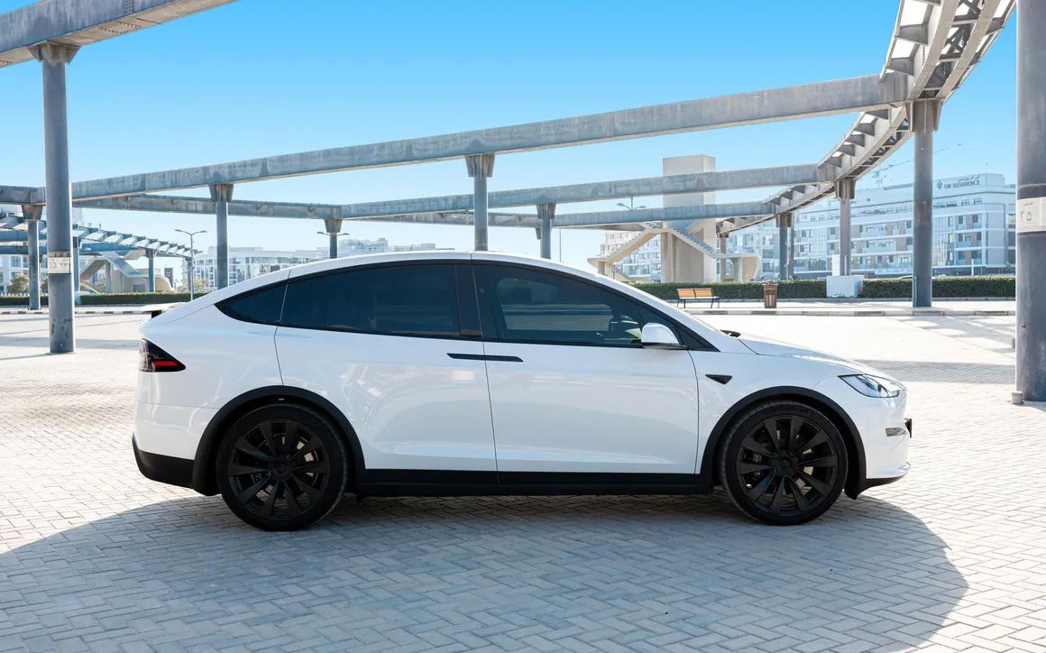 Tesla Model X - image 2