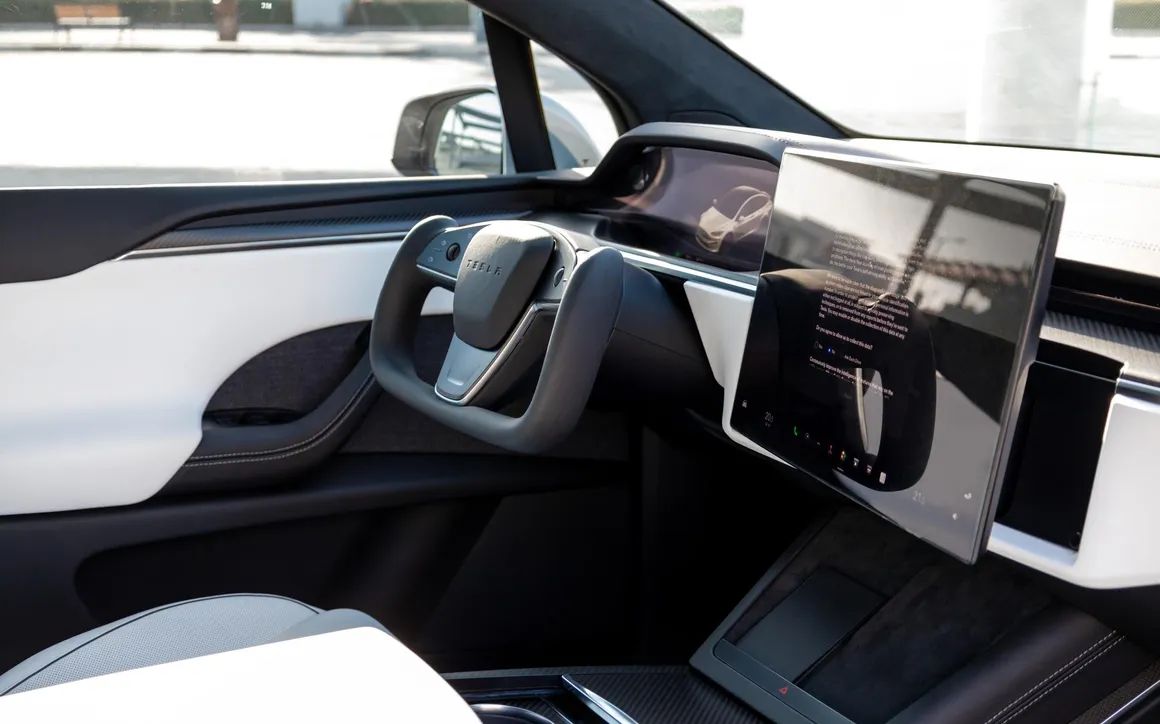Tesla Model X - image 8