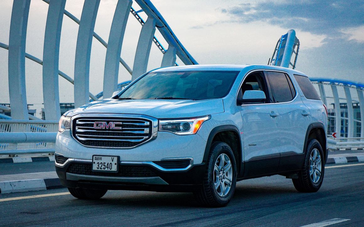 GMC Acadia - image 1