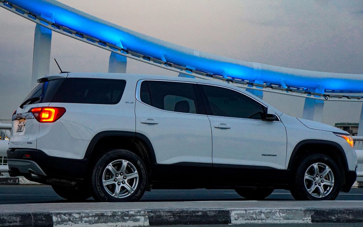 GMC Acadia - image 2