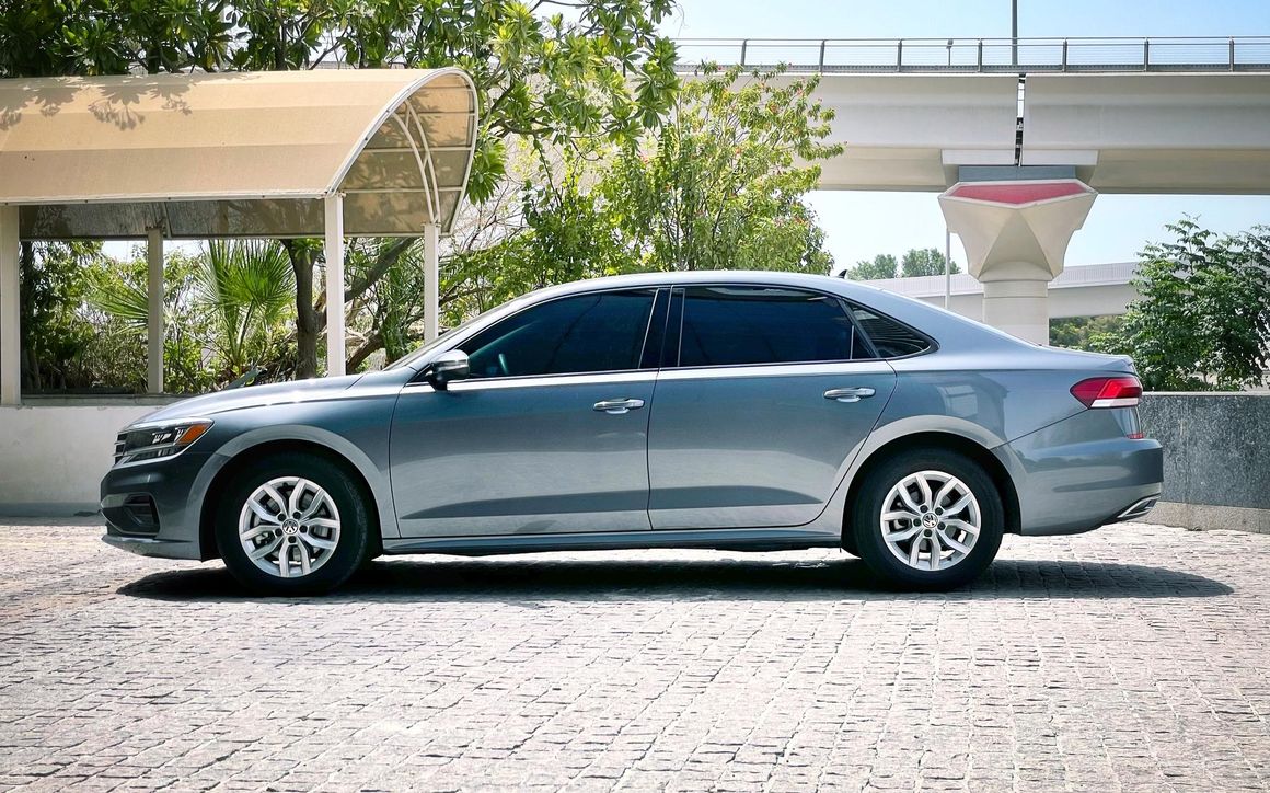 Volkswagen Passat - image 2
