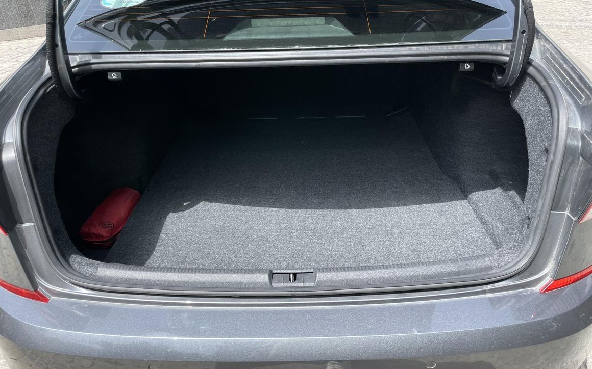 Volkswagen Passat - image 10