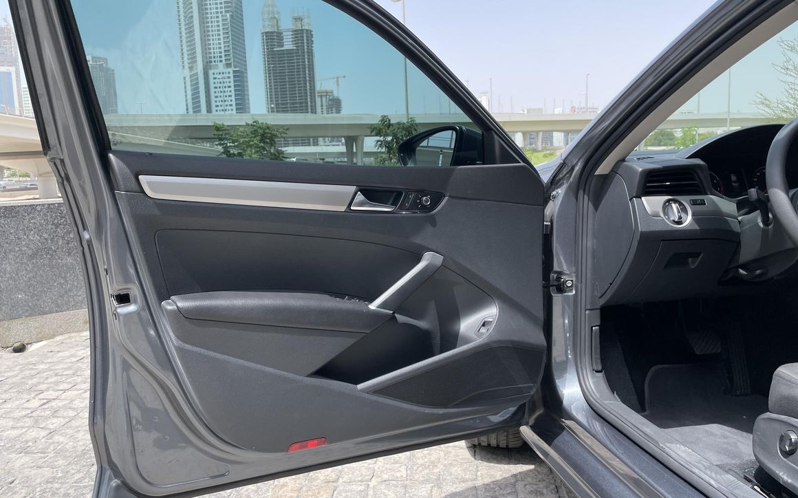 Volkswagen Passat - image 5