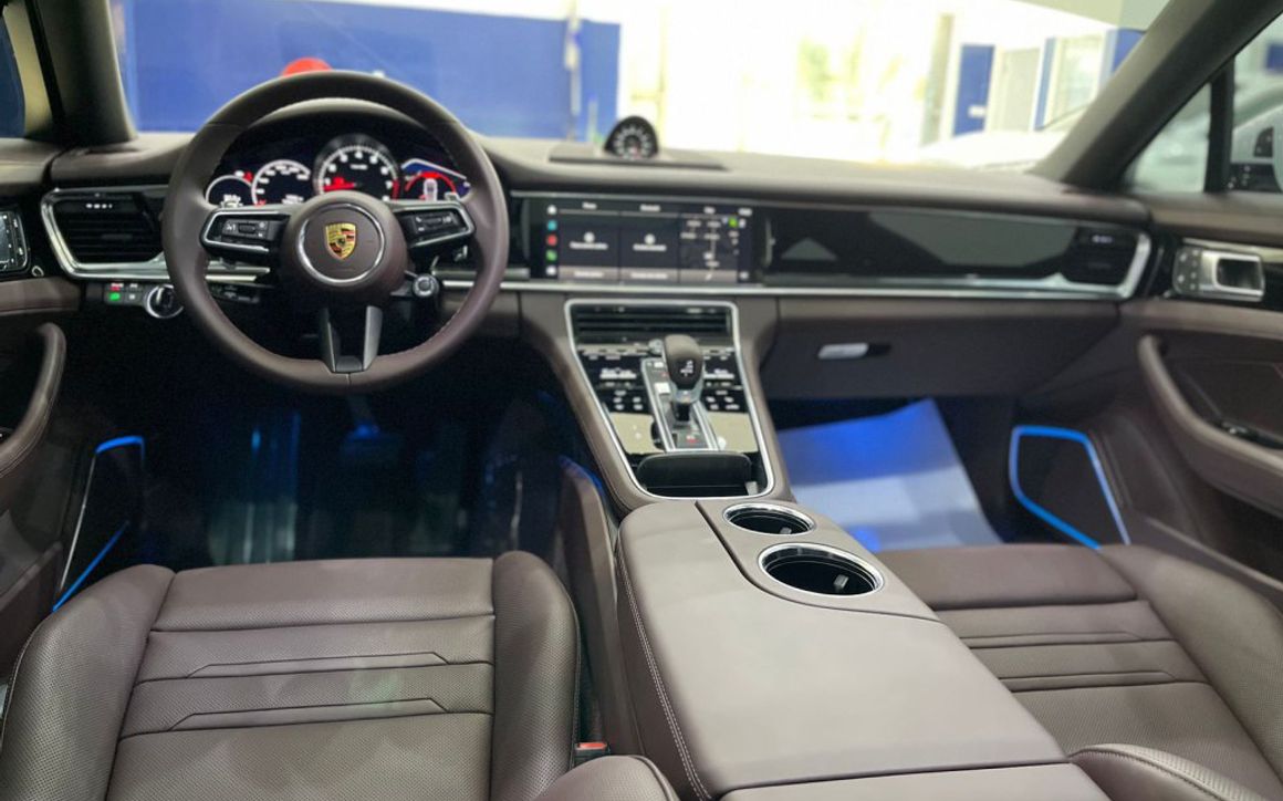 PORSCHE PANAMERA - 2023 - image 8