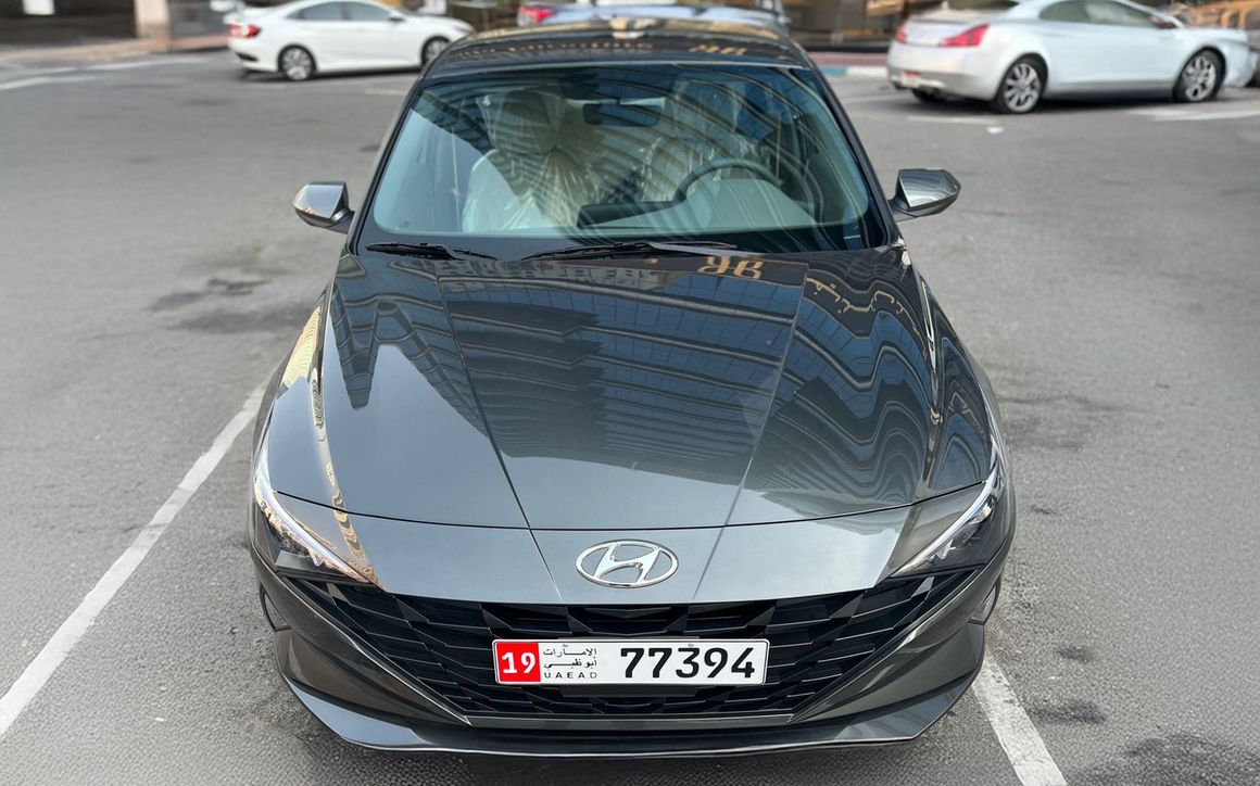 Hyundai Elantra - image 1