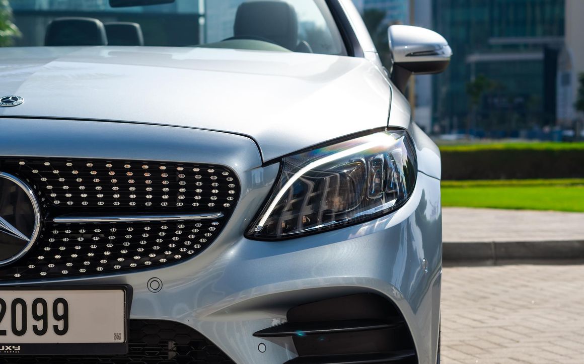 Mercedes C200 Convertible - image 11
