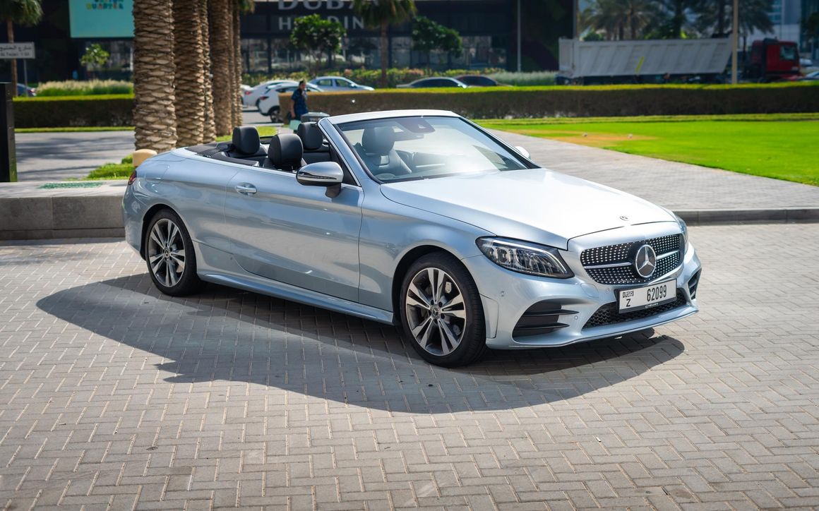 Mercedes C200 Convertible - image 5