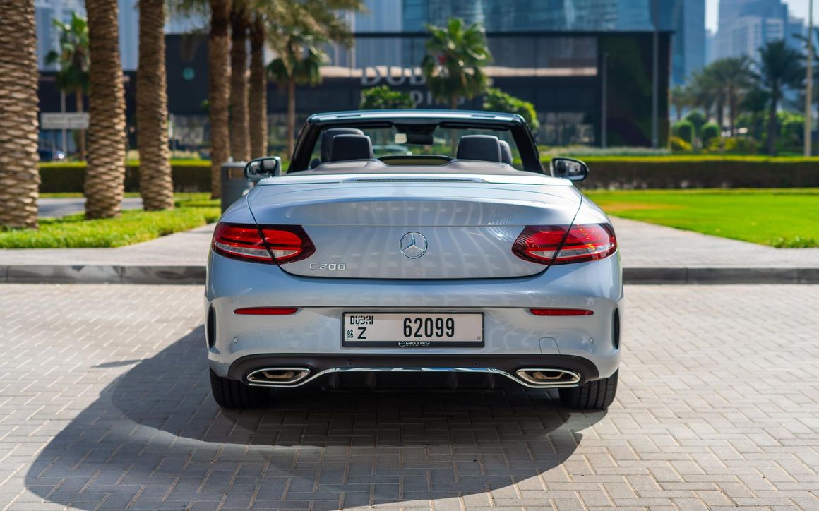 Mercedes C200 Convertible - image 9
