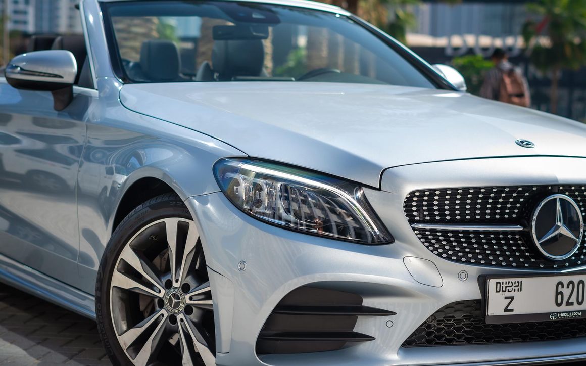 Mercedes C200 Convertible - image 14