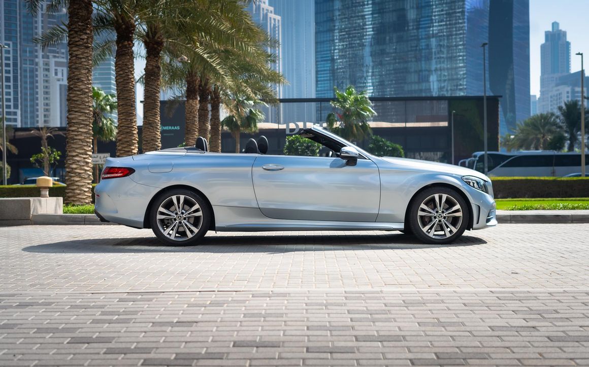 Mercedes C200 Convertible - image 3
