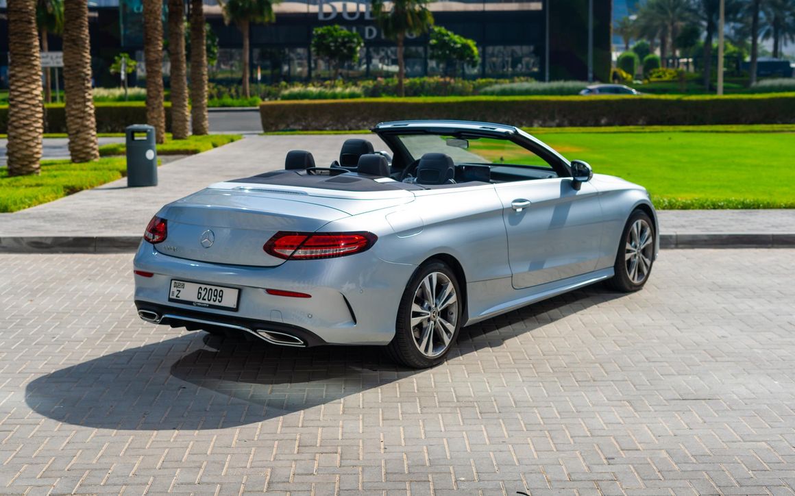 Mercedes C200 Convertible - image 10