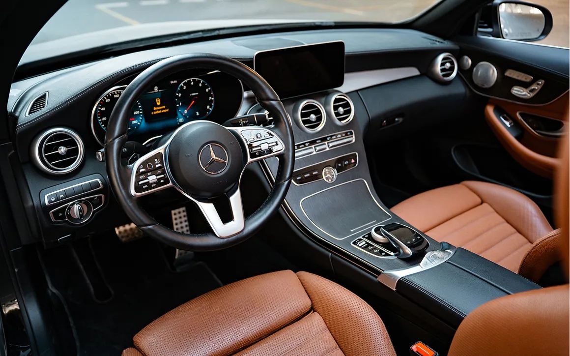 Mercedes-Benz C300 Convertible - image 11