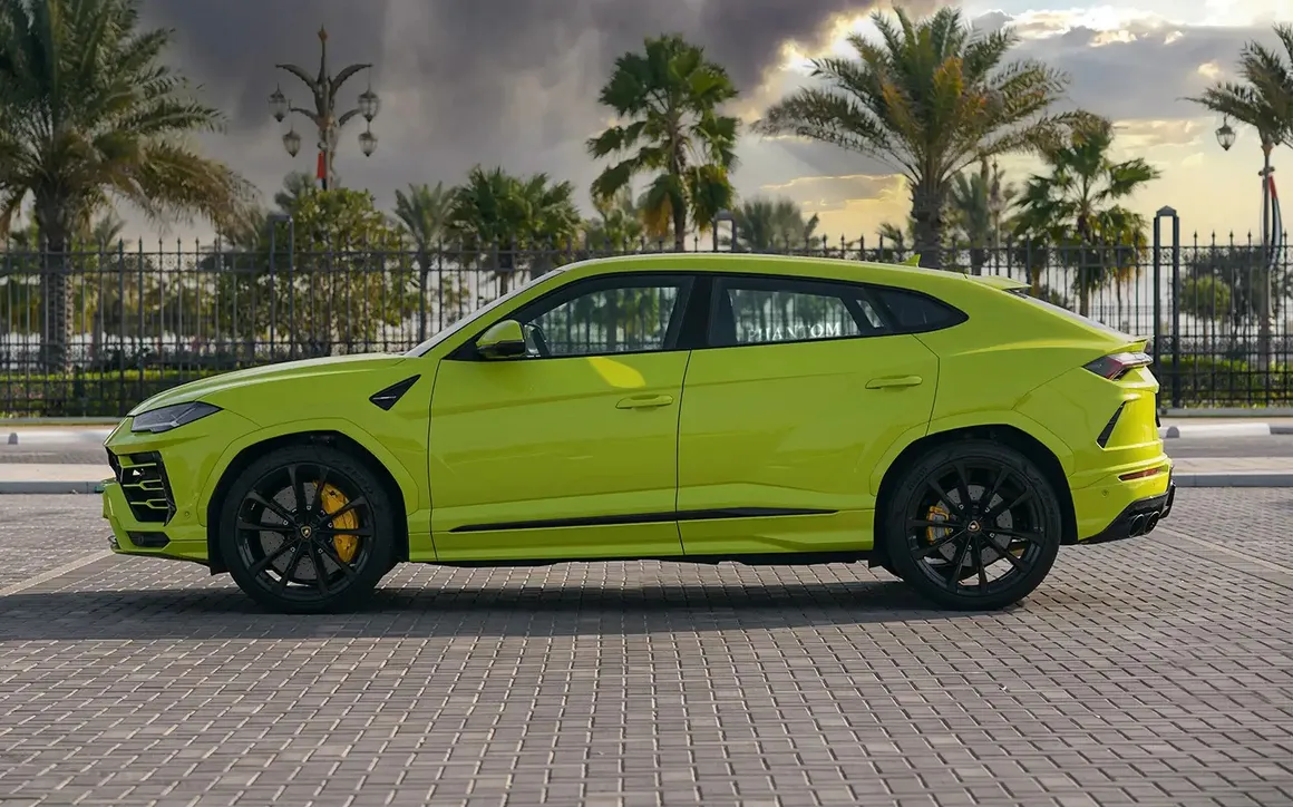 LAMBORGHINI URUS - image 2