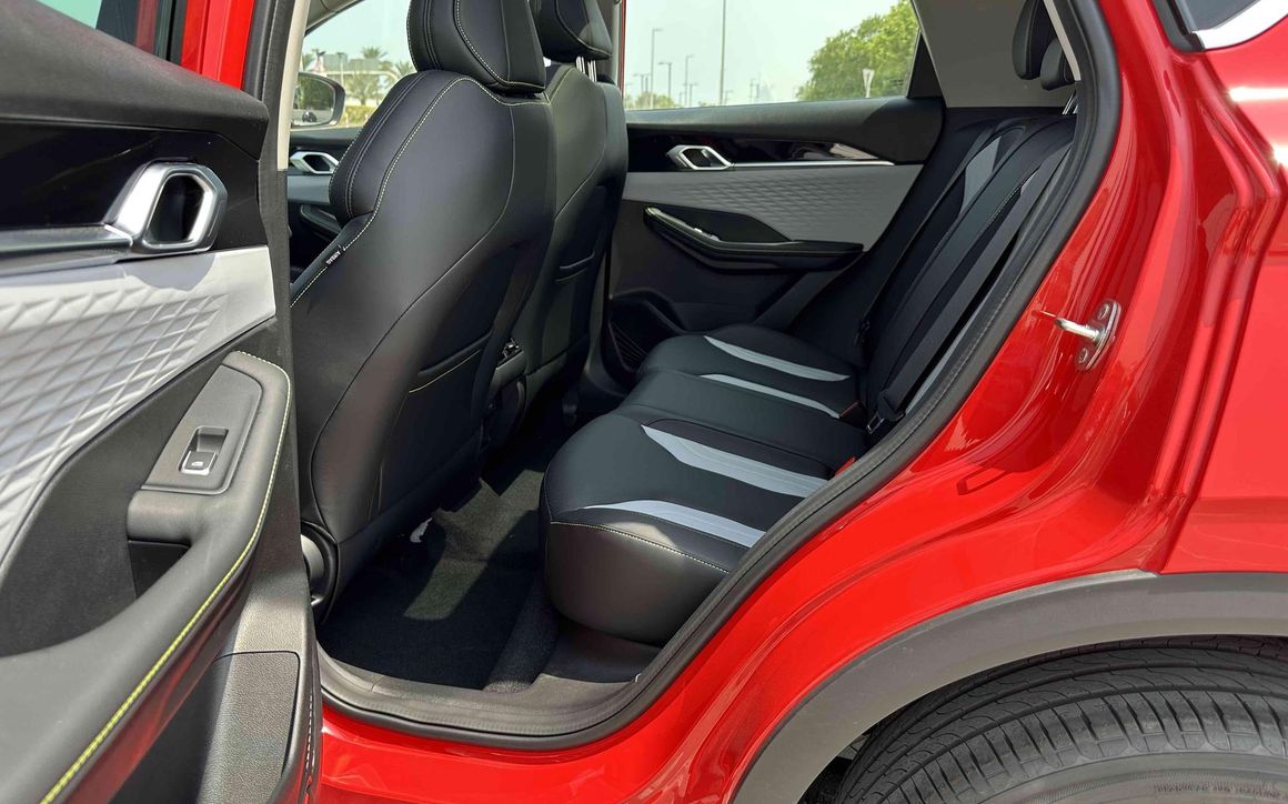 Geely Coolray Mid Option 2024 - image 8