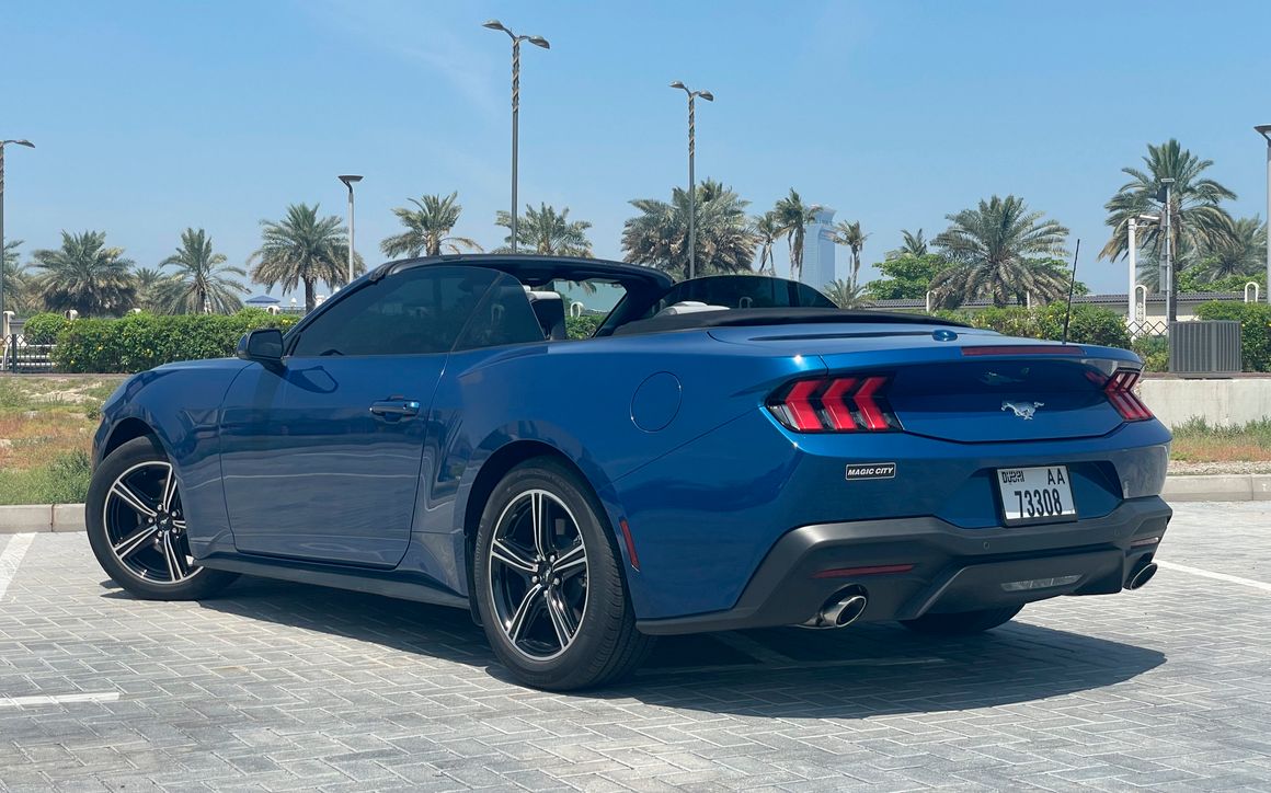 Ford Mustang - image 6
