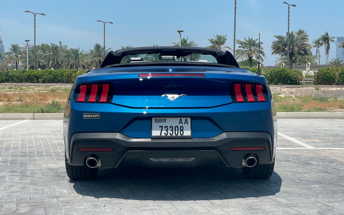 Ford Mustang - image 7