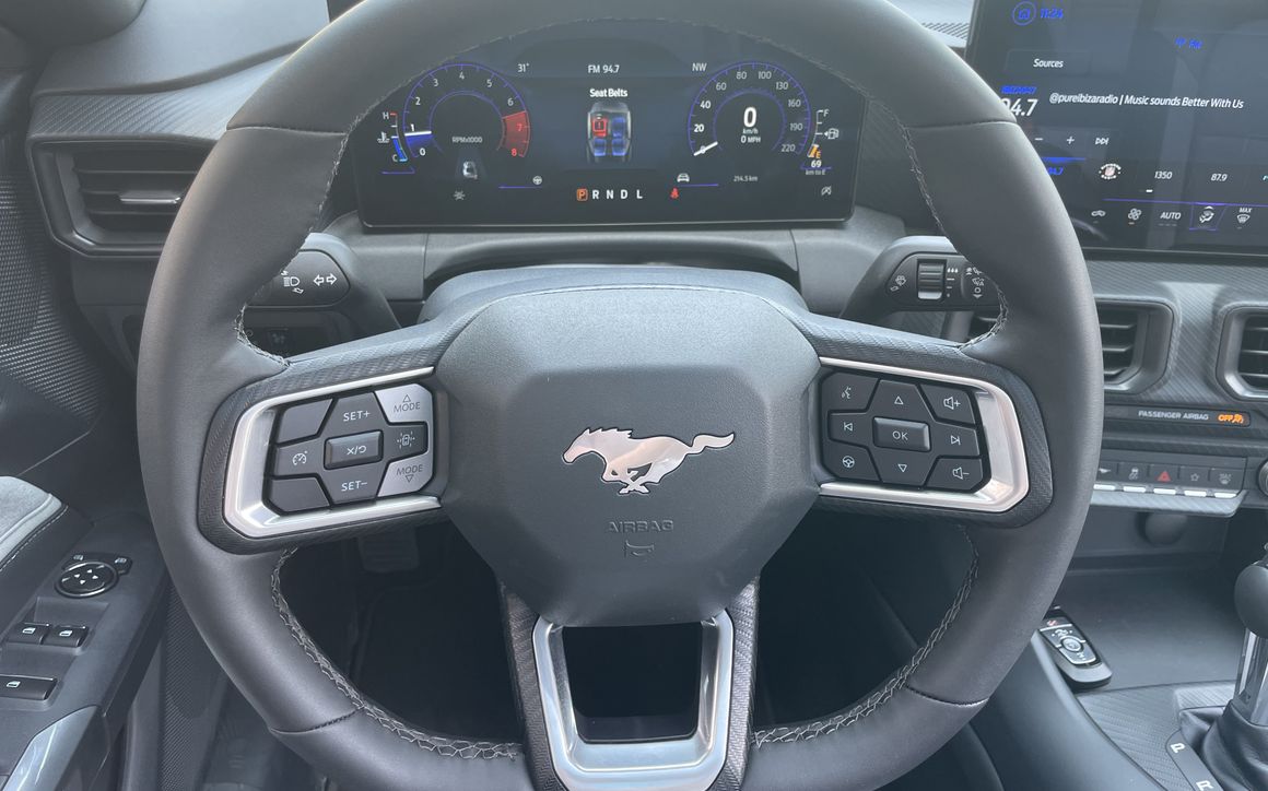 Ford Mustang - image 10