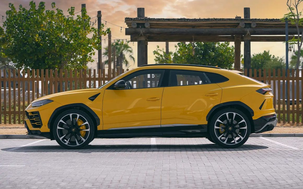 LAMBORGHINI URUS - image 2