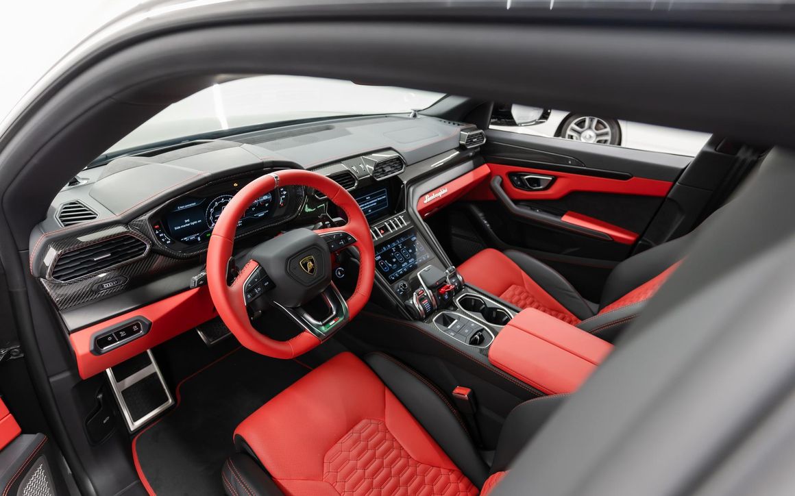 Lamborghini  URUS - image 5