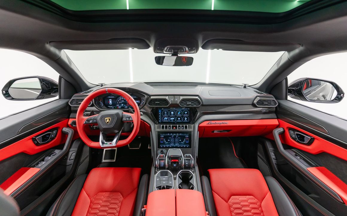 Lamborghini  URUS - image 4