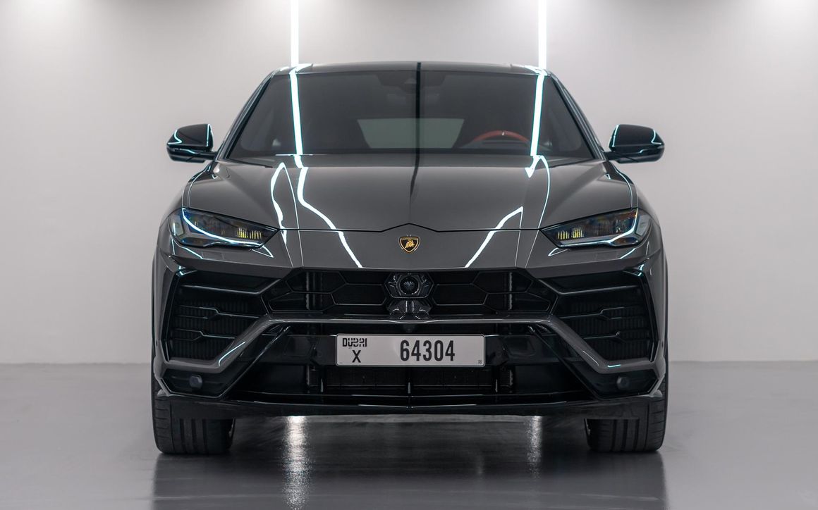 Lamborghini  URUS - image 3