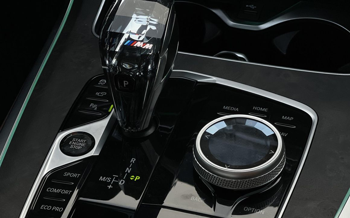 BMW X7 - image 8
