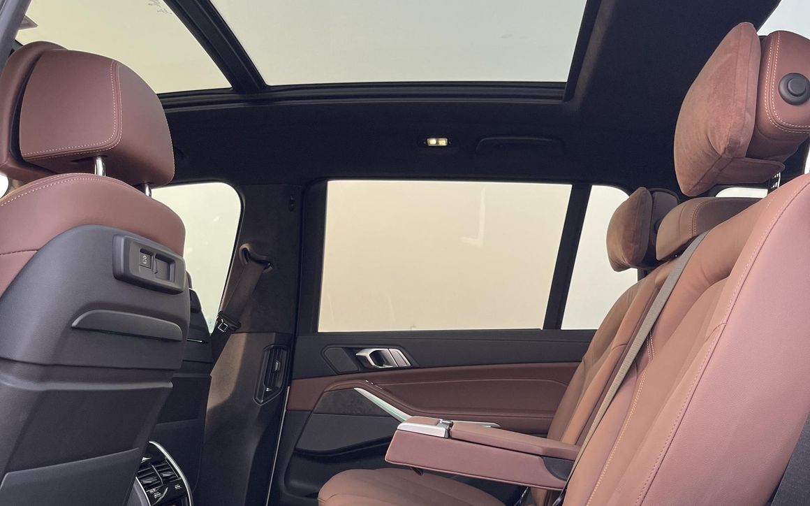 BMW X7 - image 9