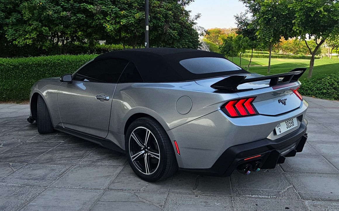 Ford Mustang Convertible - image 8