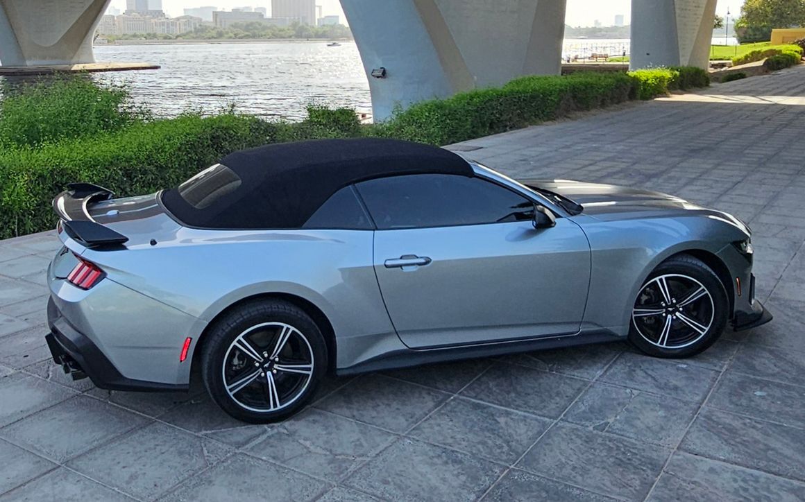 Ford Mustang Convertible - image 5