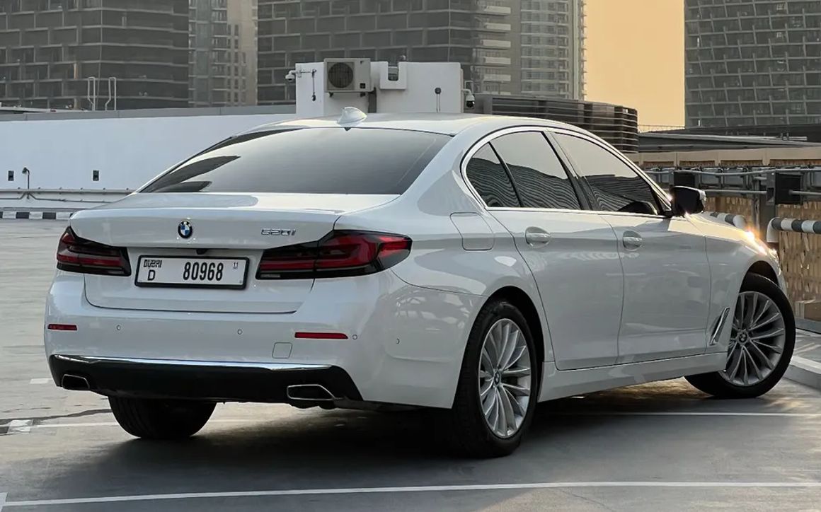 BMW 520i - image 2