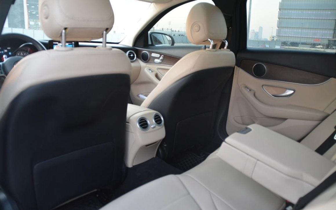 Mercedes C300 - image 9