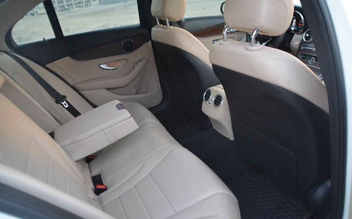 Mercedes C300 - image 10