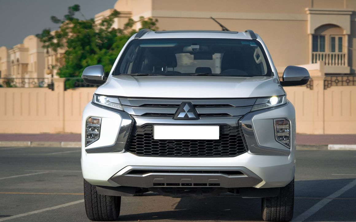 MITSUBISHI MONTERO - image 3