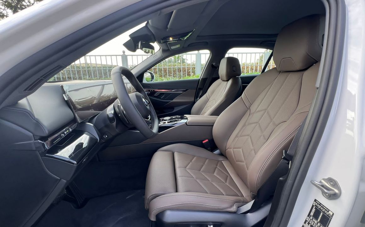 BMW 5 Series - image 7
