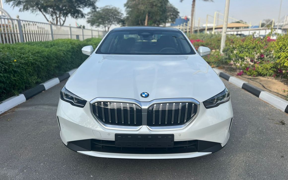 BMW 5 Series - image 2