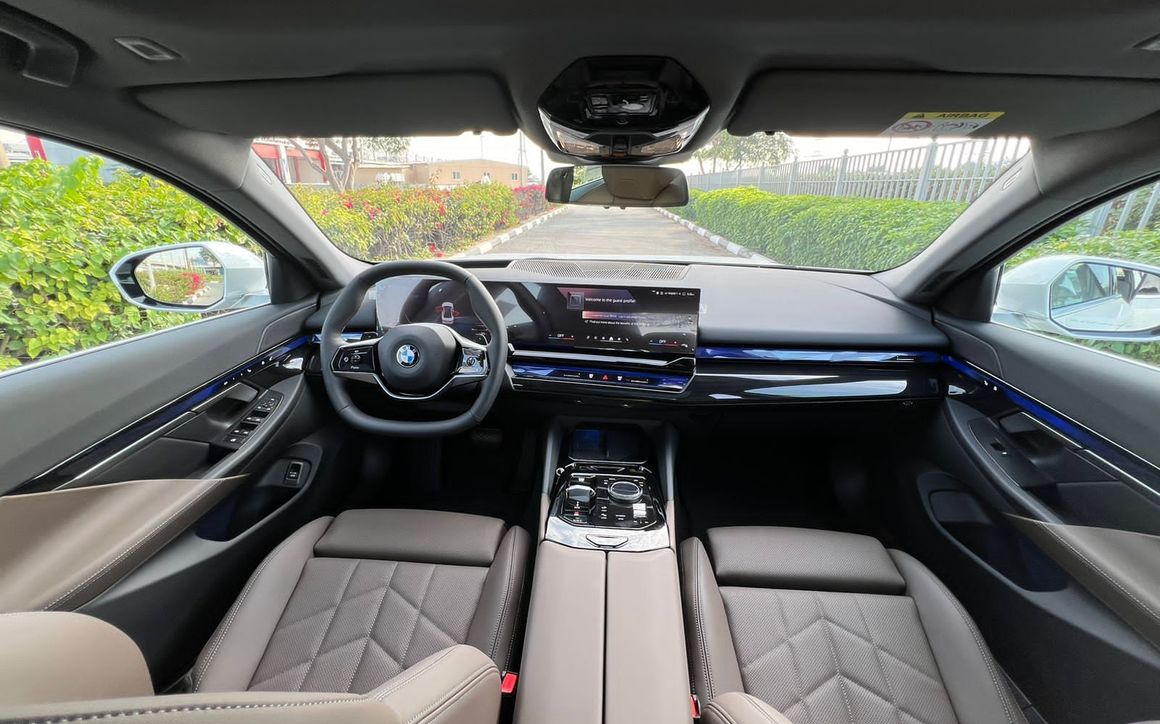 BMW 5 Series - image 8