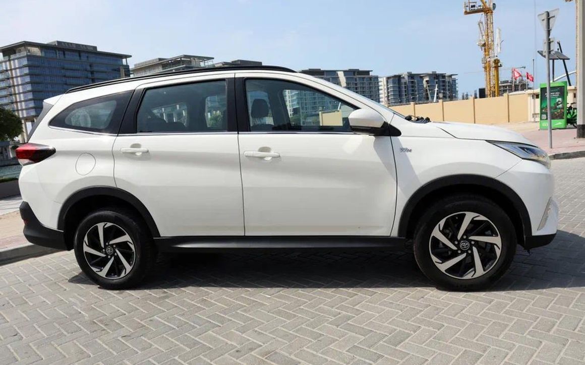 Toyota Rush - image 6