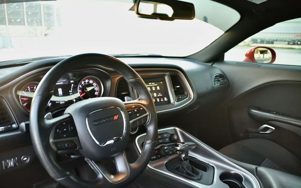 Dodge Challenger - image 6