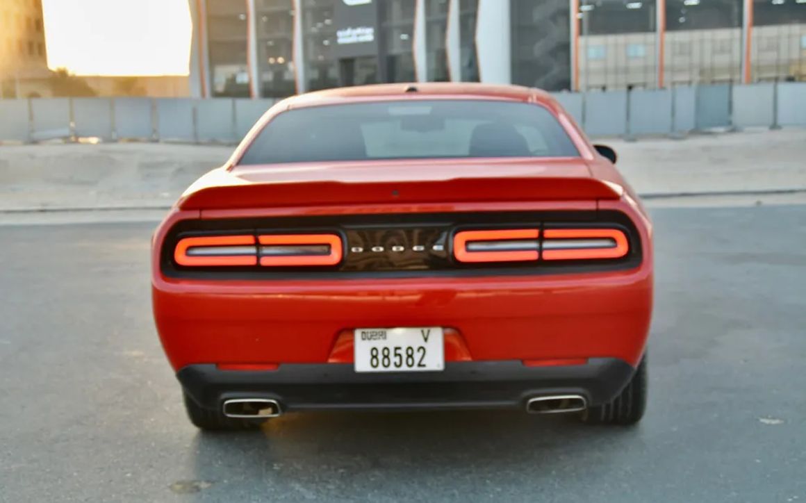Dodge Challenger - image 4