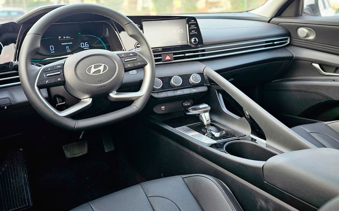 HYUNDAI ELANTRA - image 5