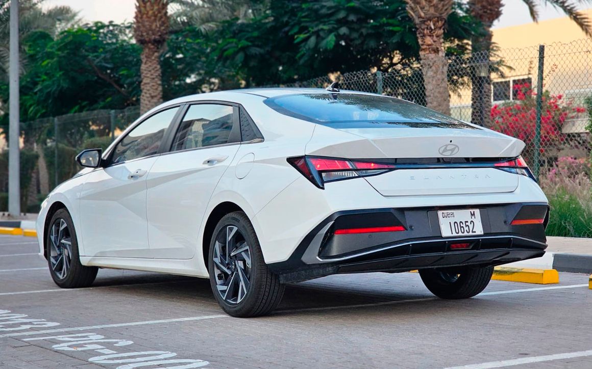 HYUNDAI ELANTRA - image 2