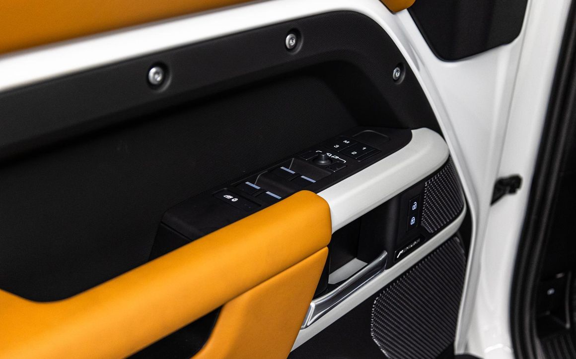 Land Rover Defender V6 110 - image 18
