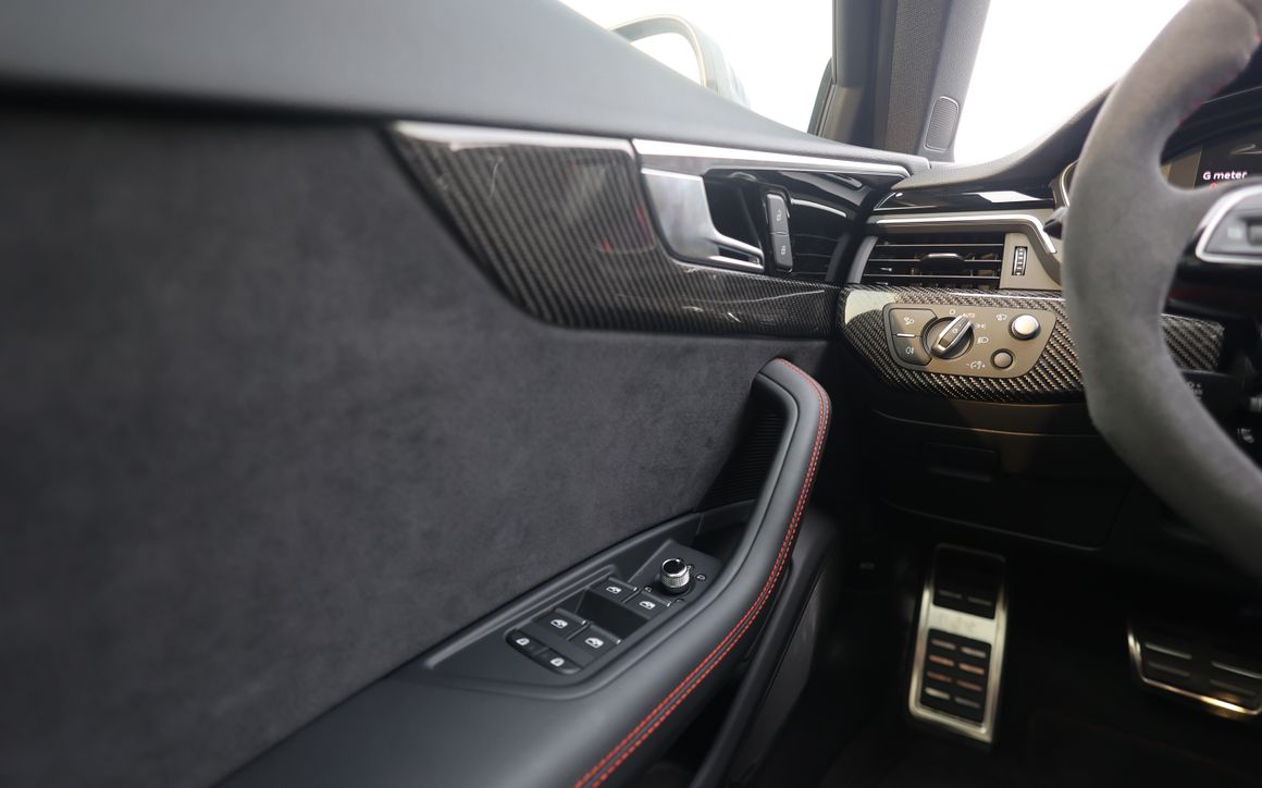 Audi RS4 Black - image 13