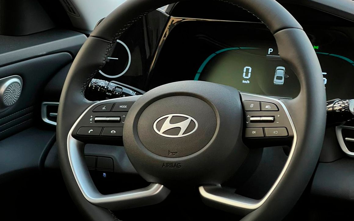 HYUNDAI ELANTRA - image 7