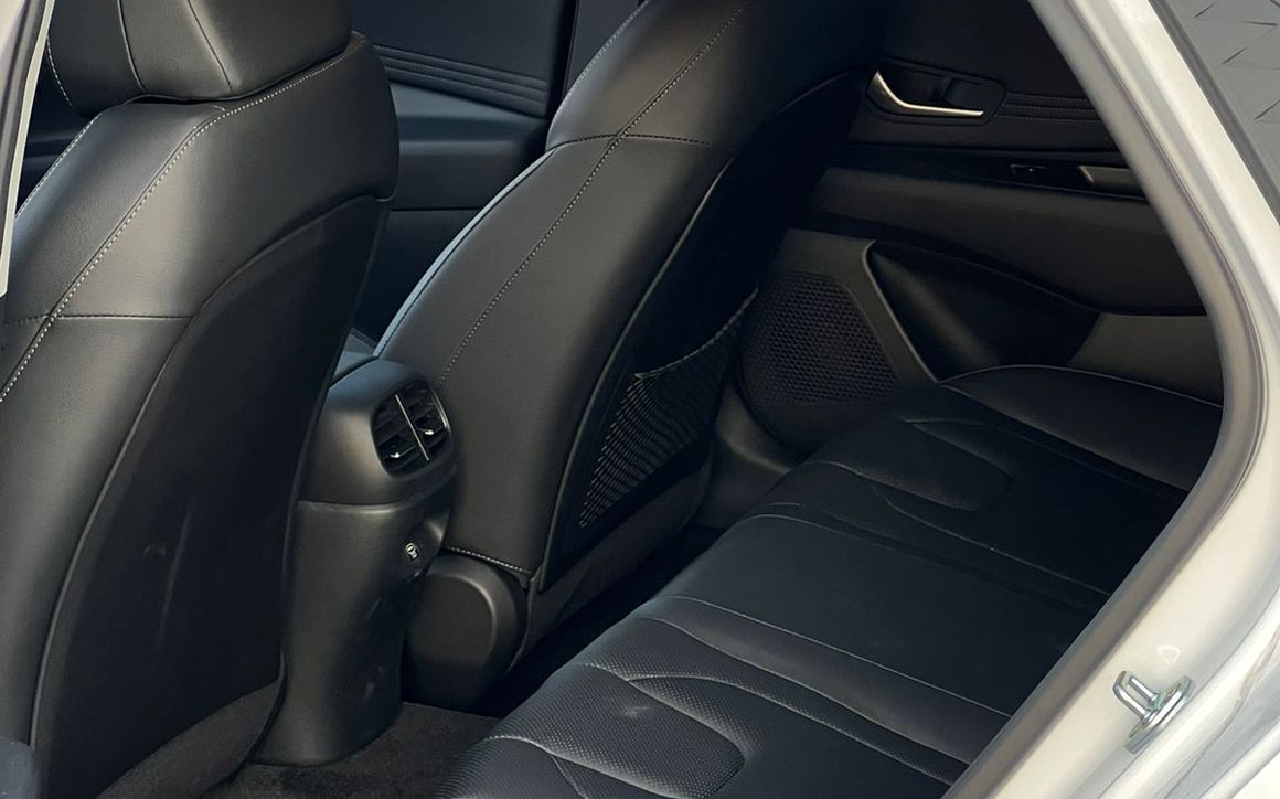 HYUNDAI ELANTRA - image 10