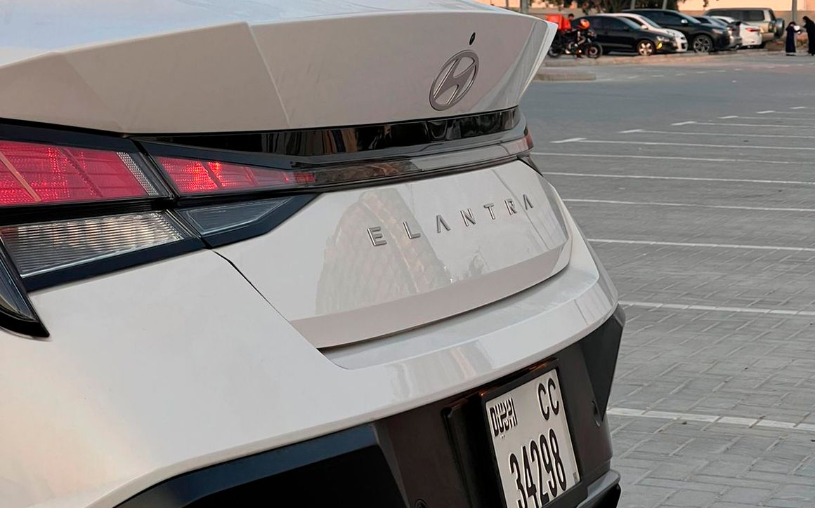 HYUNDAI ELANTRA - image 6